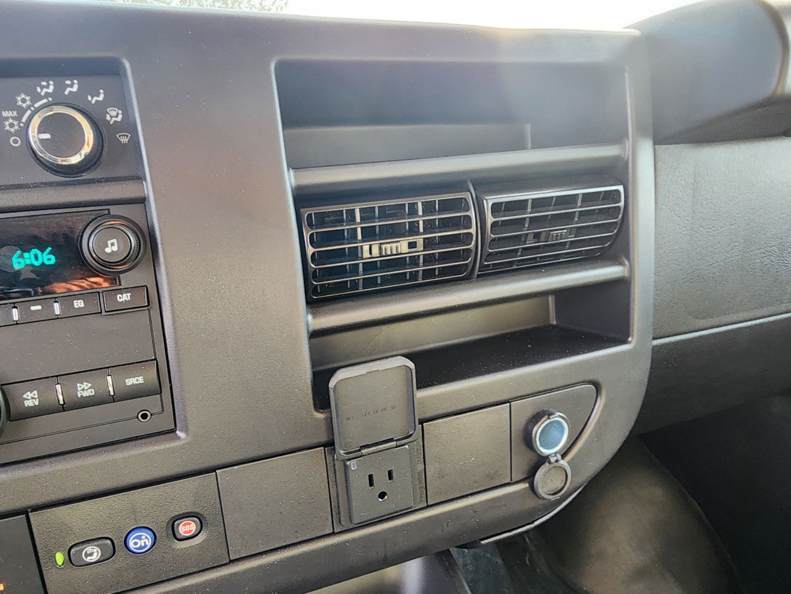 New 2024 Chevrolet Express 3500 w/ Power Convenience Package image 27