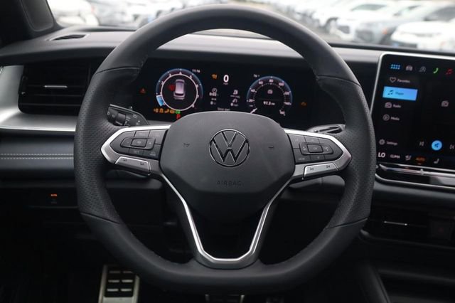 New 2026 Volkswagen Tiguan SE R-Line image 8