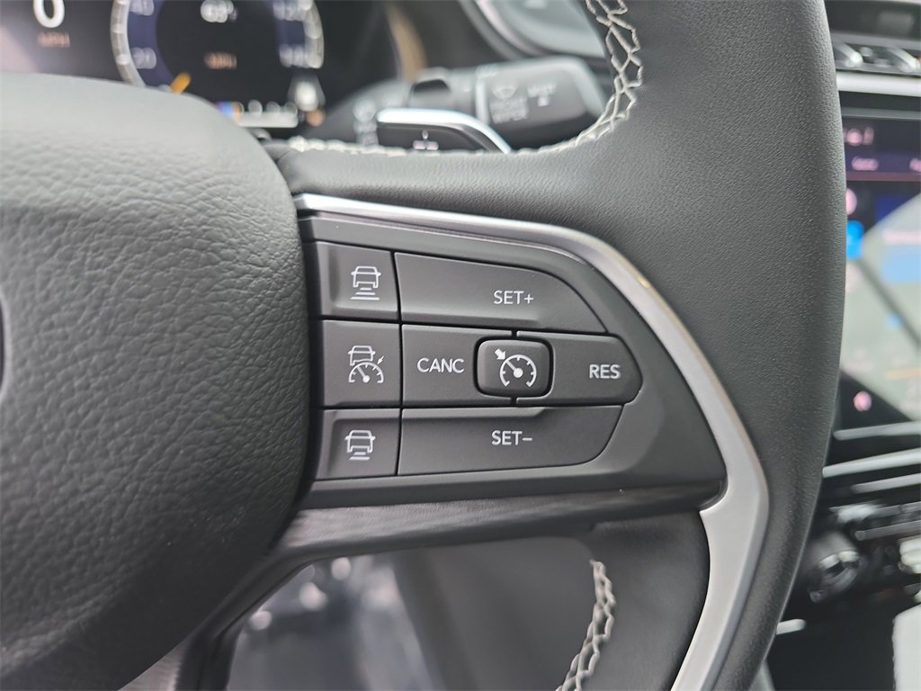 New 2025 Jeep Grand Cherokee Laredo w/ Luxury Tech Group I image 18