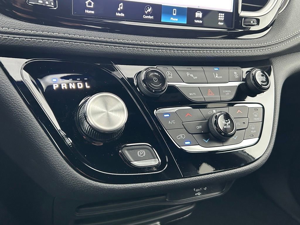 New 2026 Chrysler Pacifica Select image 41