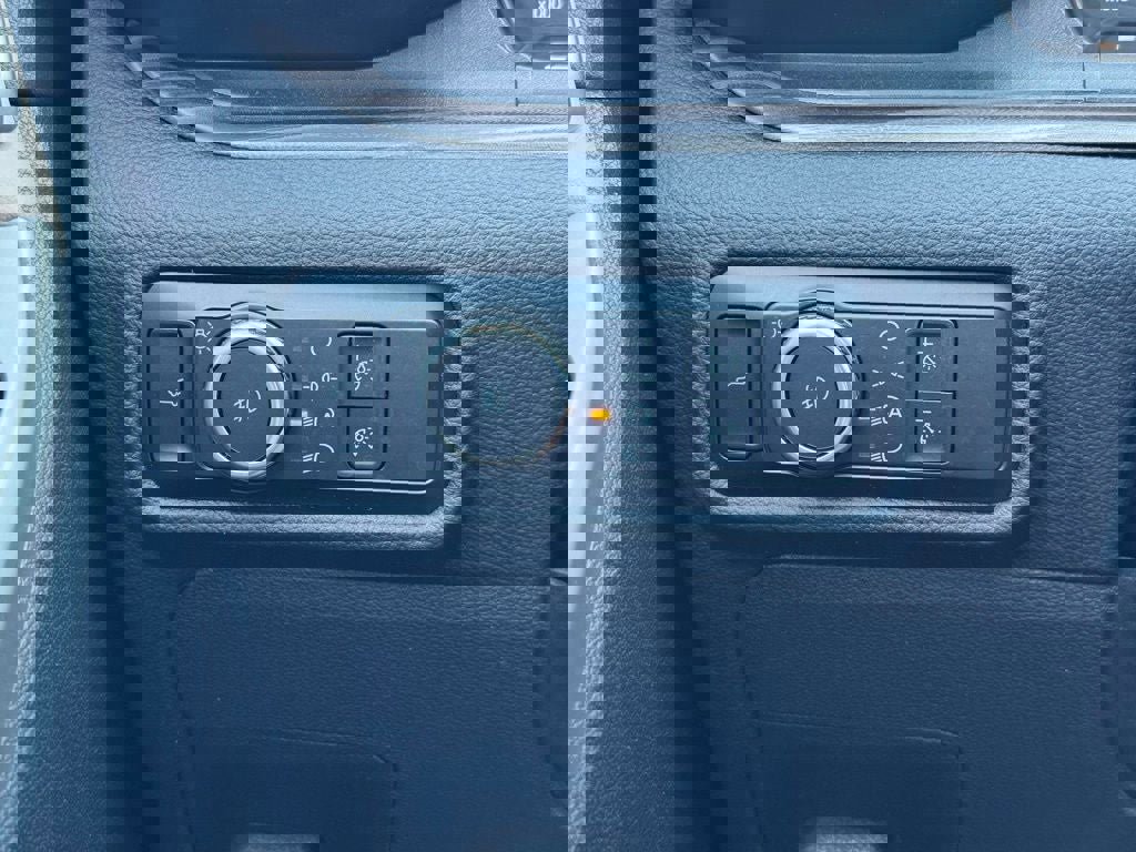 Certified 2024 Ford Explorer Limited image 30