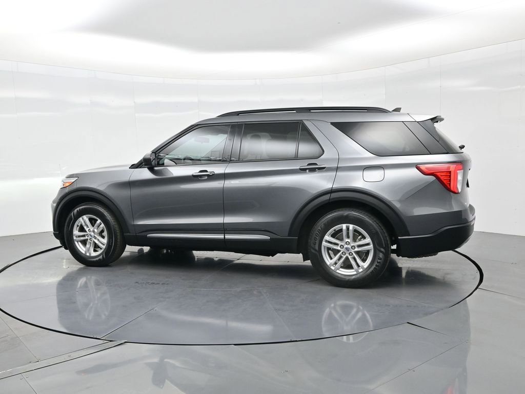 Used 2022 Ford Explorer XLT w/ Equipment Group 202A image 9