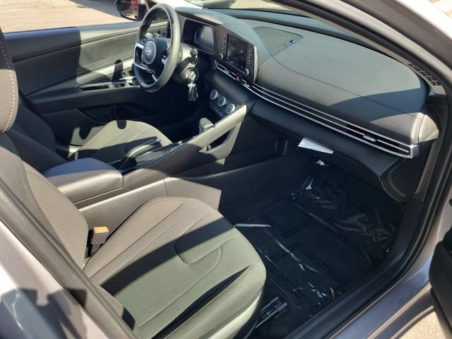 Certified 2025 Hyundai Elantra SE FWD image 18