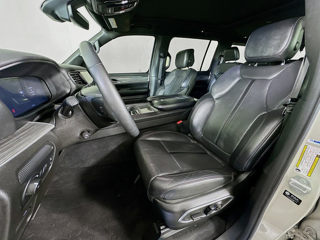 Used 2022 Jeep Wagoneer Series II w/ Premium Group I AWD/4WD image 31