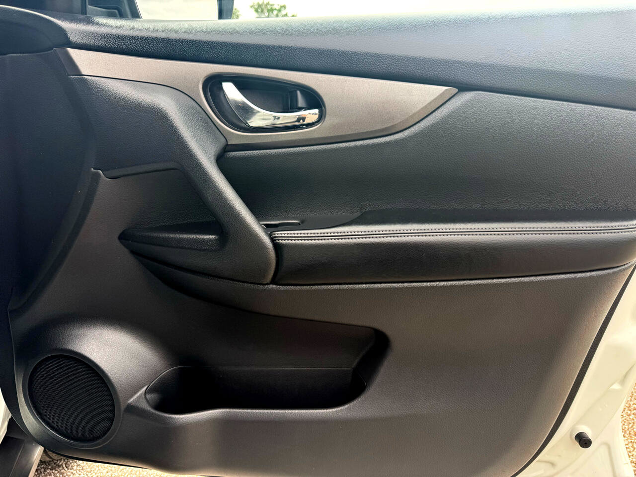 Used 2015 Nissan Rogue S image 19