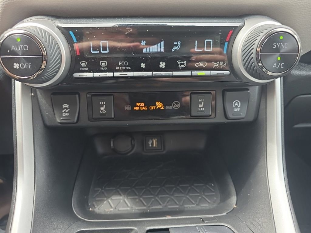 Used 2023 Toyota RAV4 XLE Premium image 28