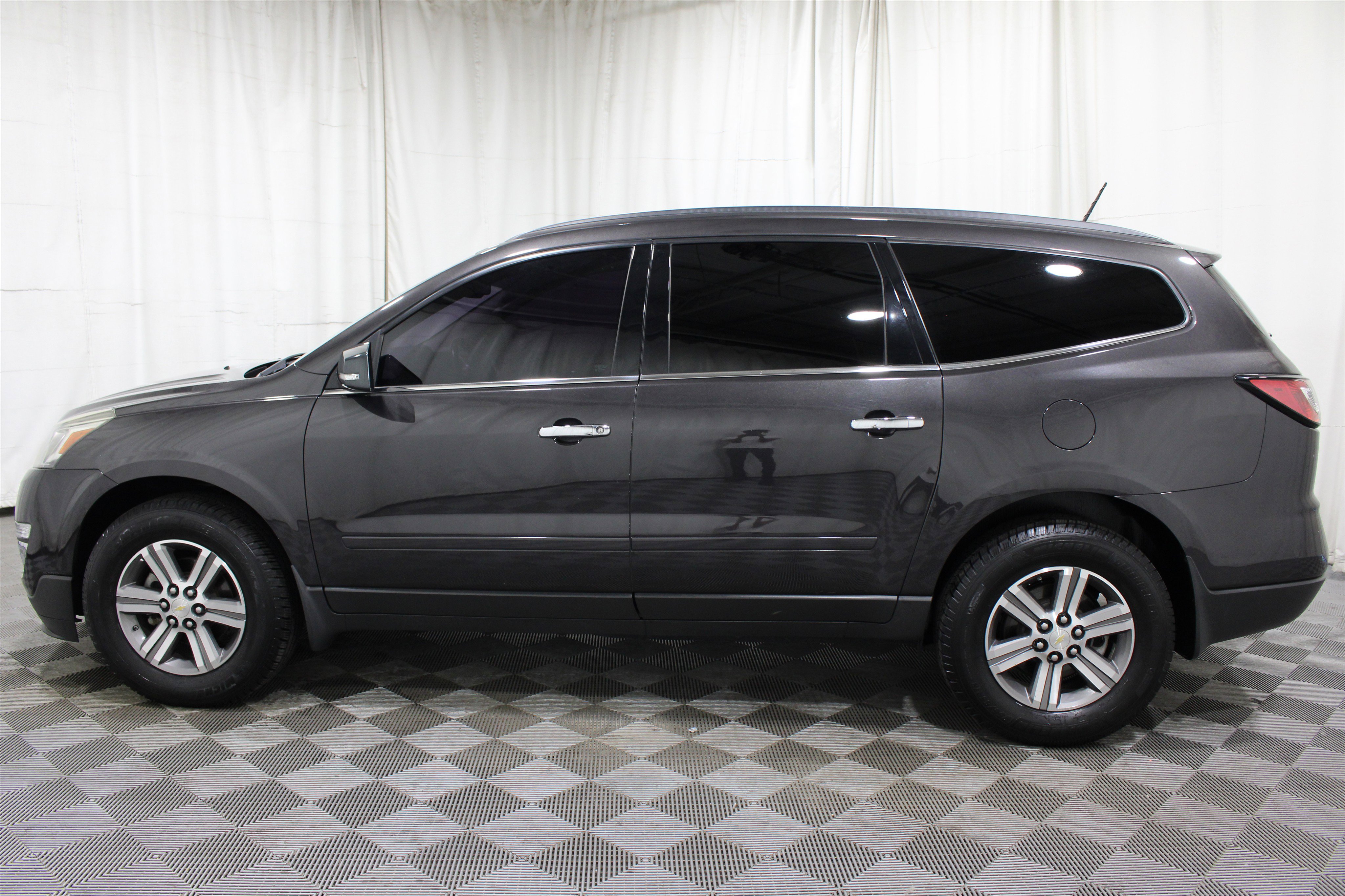 Used 2017 Chevrolet Traverse LT FWD image 30