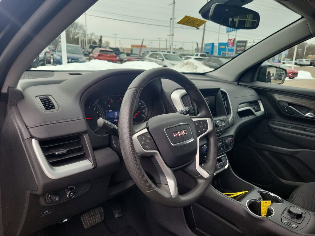 Used 2023 GMC Terrain SLE w/ Driver Convenience Package image 18