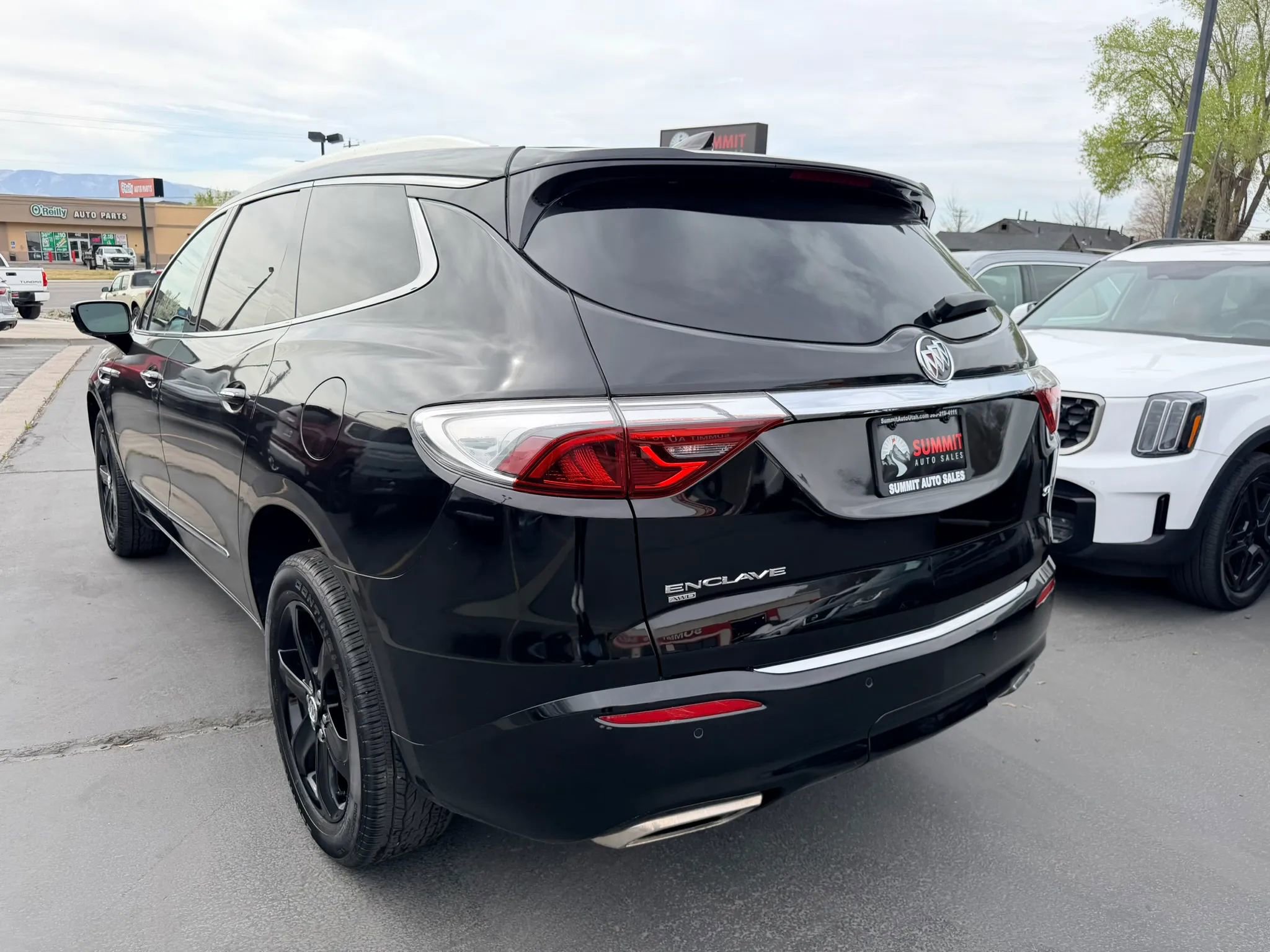 Used 2024 Buick Enclave Essence w/ Sport Touring Edition AWD/4WD image 6