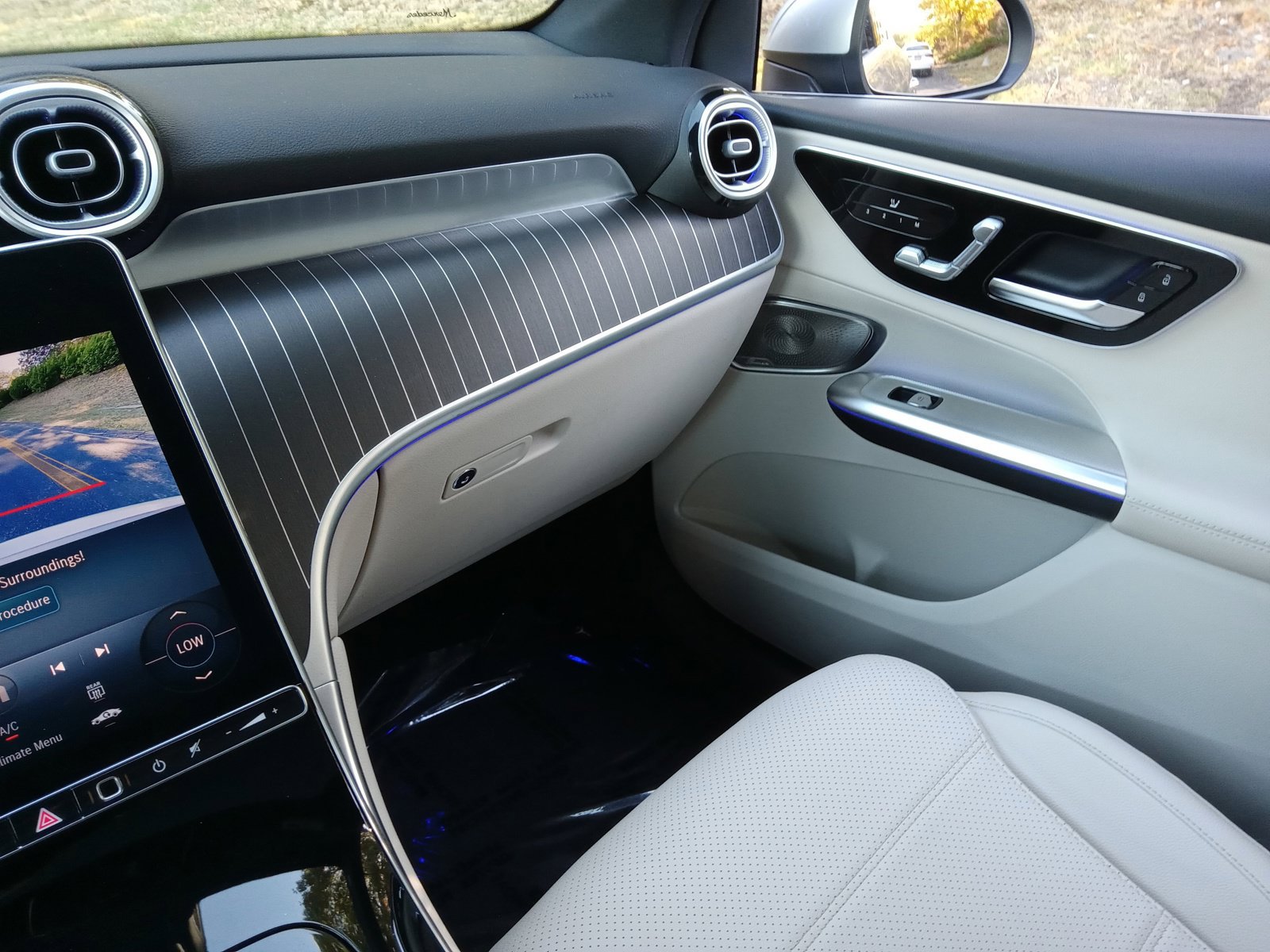 Used 2025 Mercedes-Benz GLC 300 4MATIC image 19