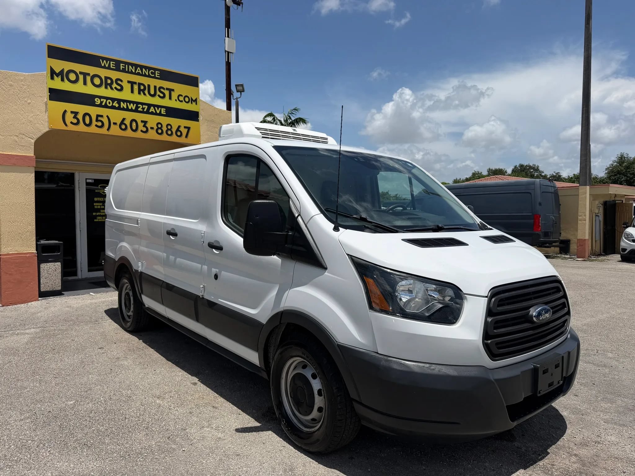 Used 2018 Ford Transit 150 130 Low Roof RWD image 9