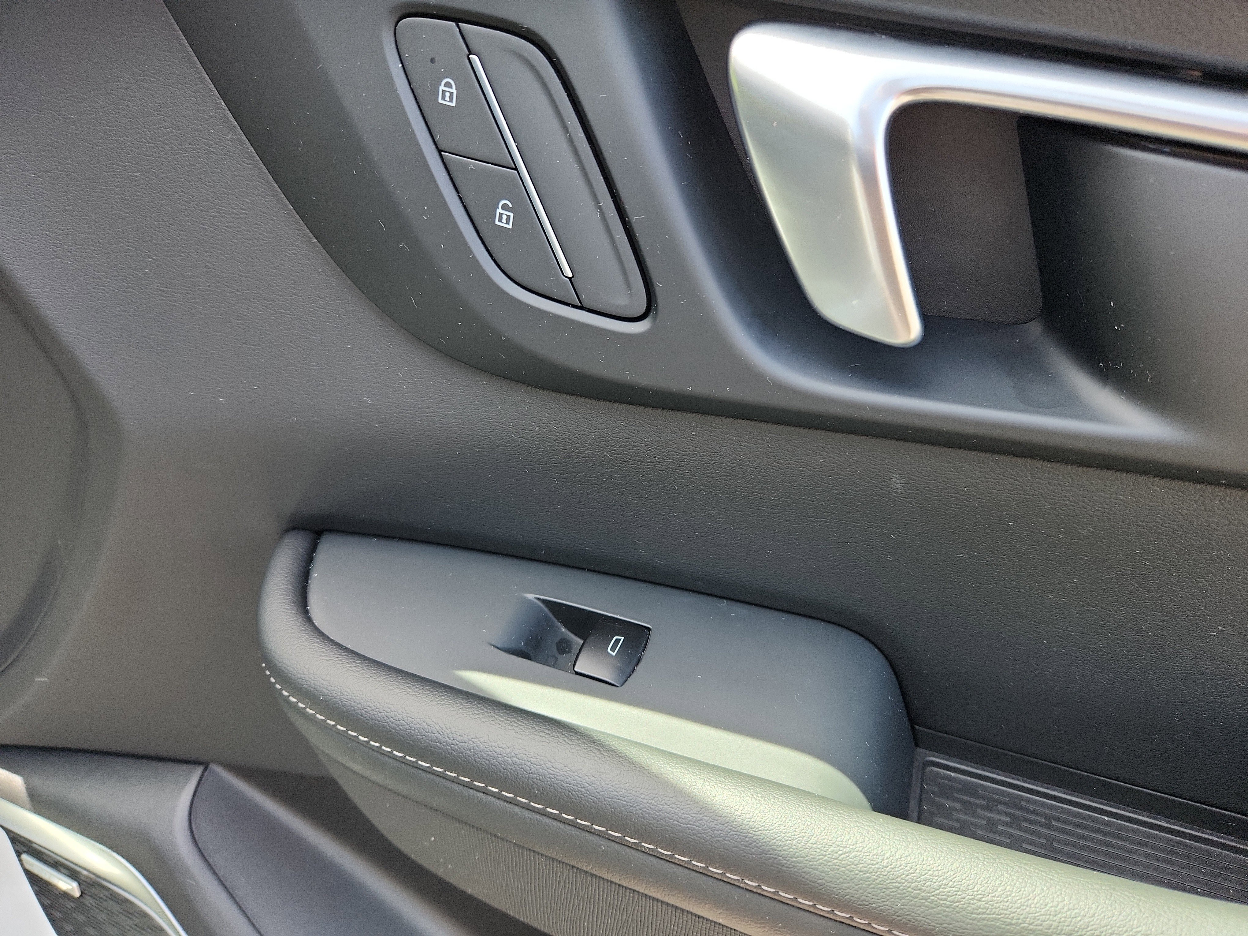 Used 2025 Buick Enclave Preferred FWD image 51