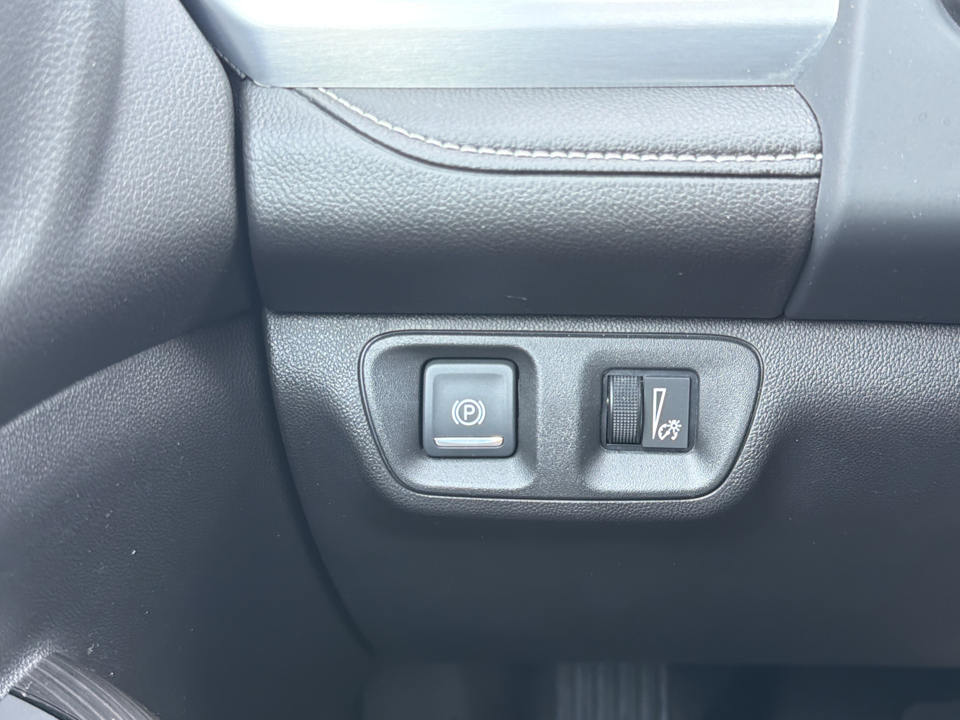 Certified 2020 GMC Acadia SLT w/ LPO, Floor Liner Package FWD image 31