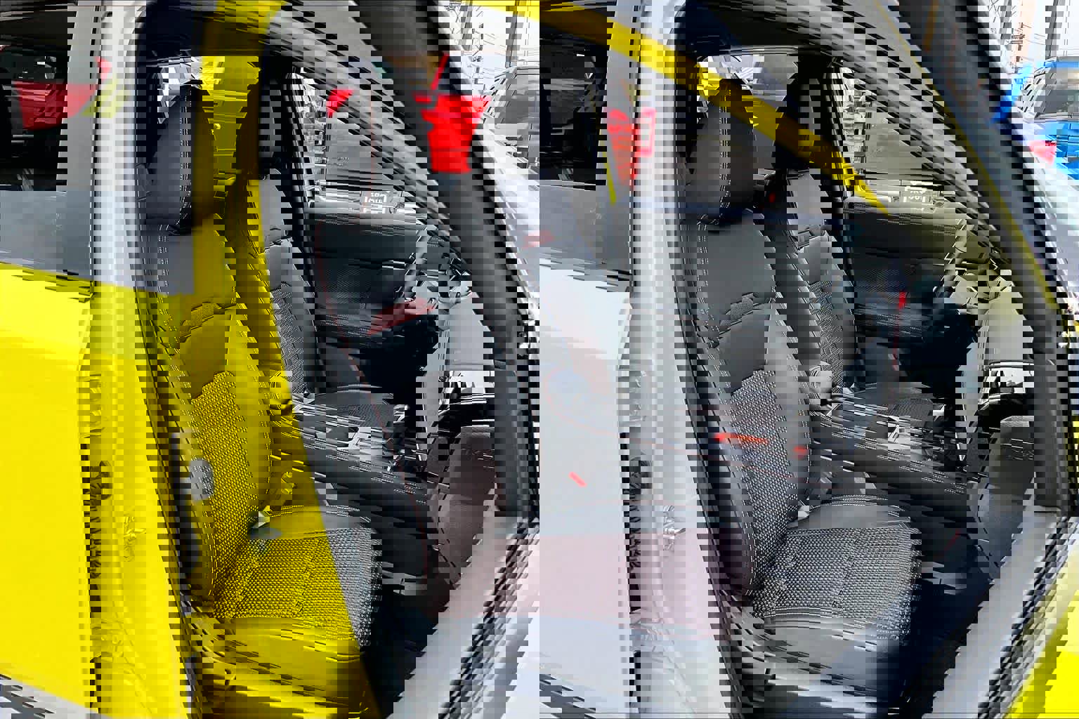 Used 2025 Nissan Kicks SR w/ Illumination Package image 8