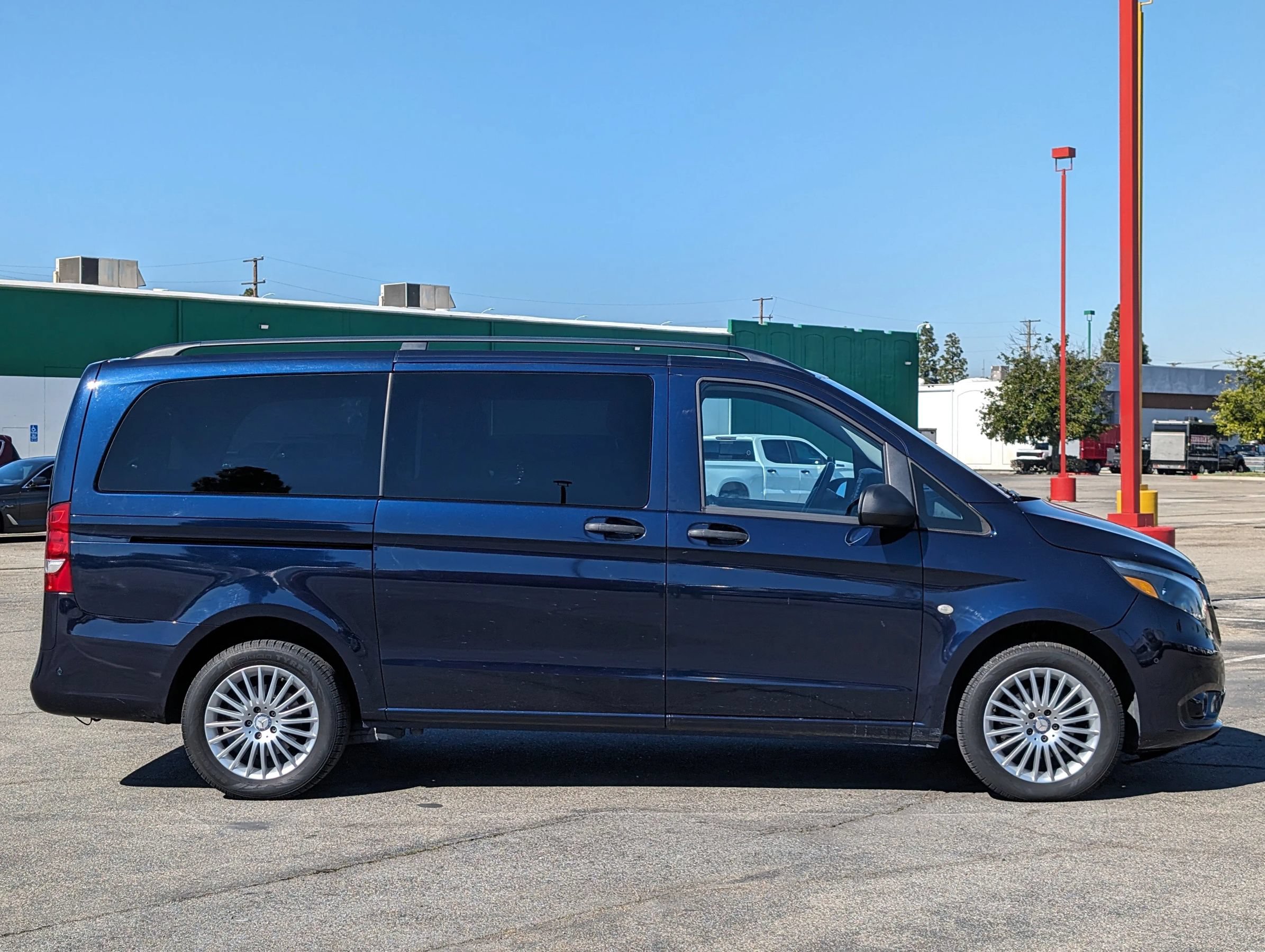 Used 2017 Mercedes-Benz Metris Passenger image 8