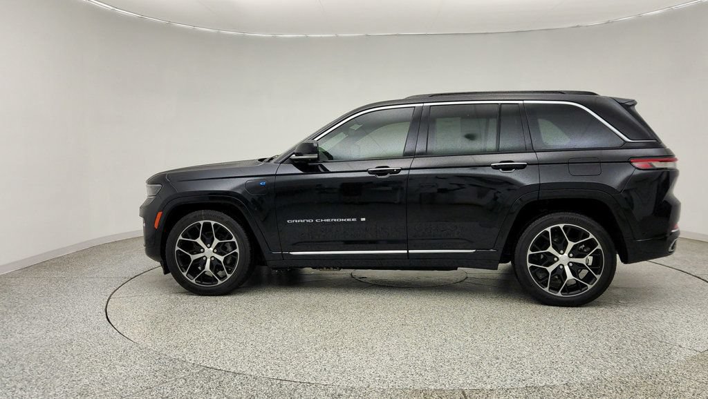 Used 2024 Jeep Grand Cherokee Summit AWD/4WD image 8