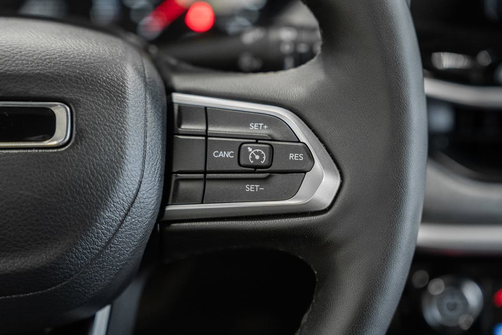 Certified 2025 Jeep Compass Latitude w/ Sun & Sound Group image 34