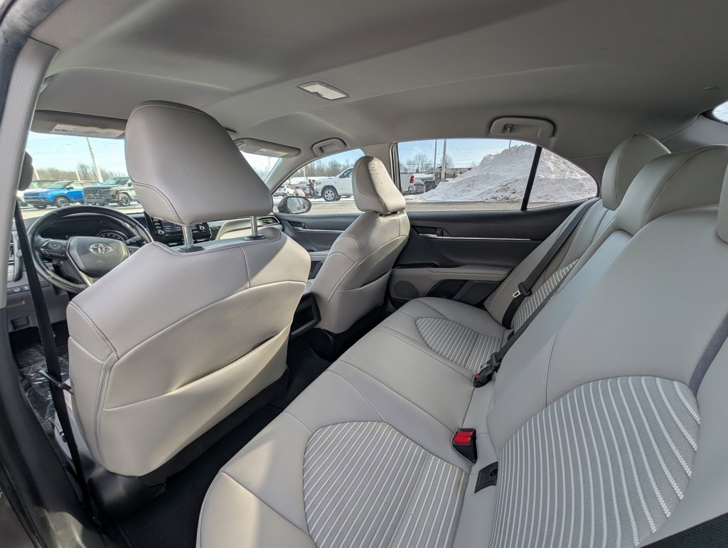 Used 2022 Toyota Camry SE image 16
