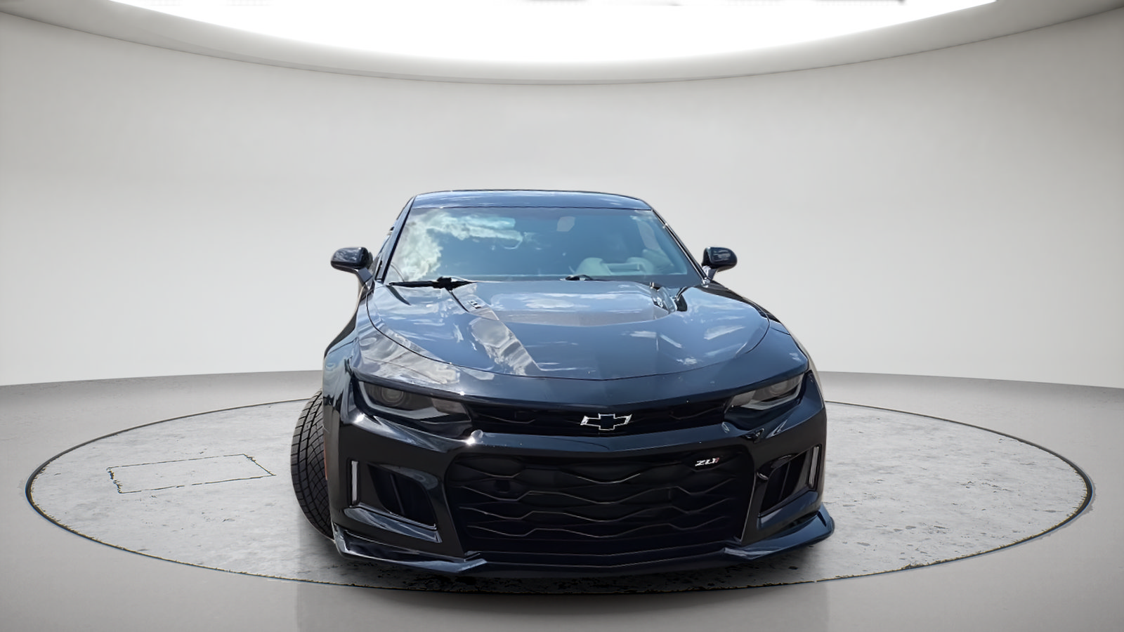 Used 2018 Chevrolet Camaro ZL1 RWD image 2