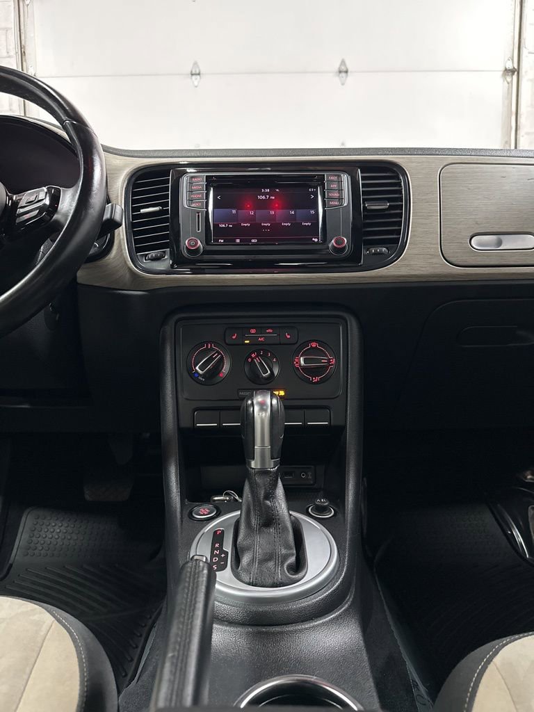 Used 2018 Volkswagen Beetle 2.0T Coast w/ Coast Lighting Package image 24