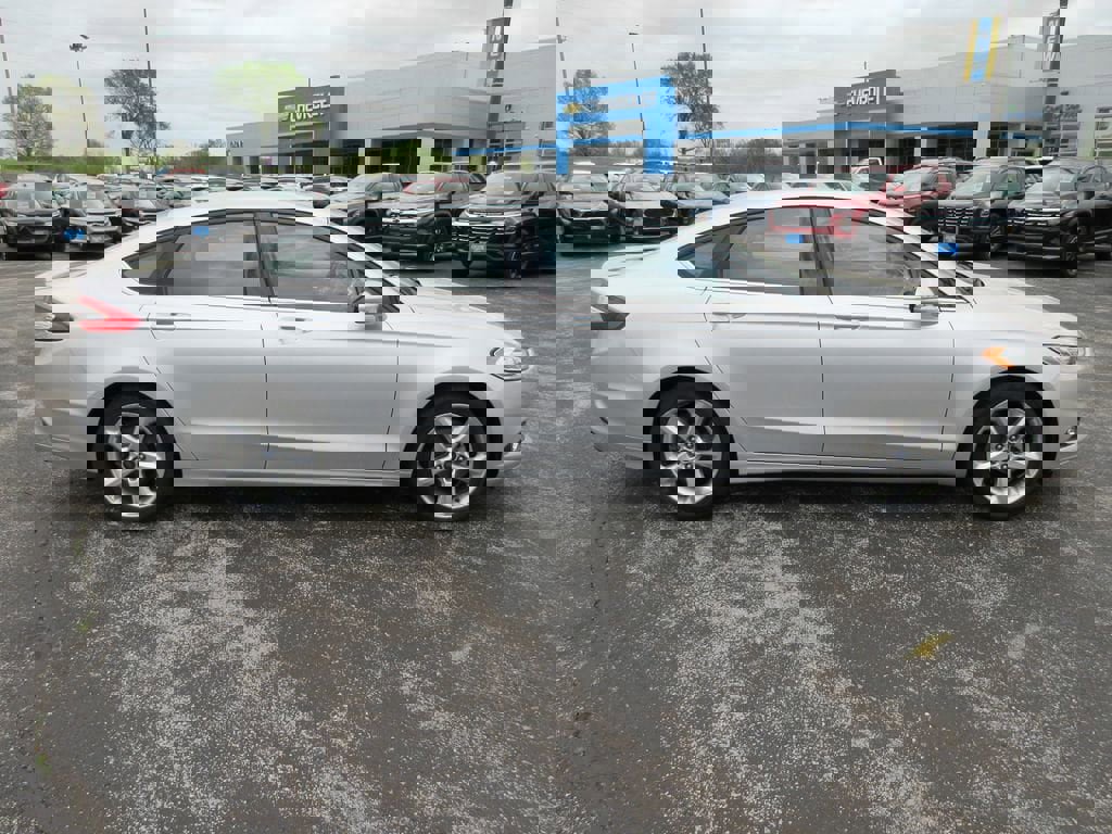 Used 2016 Ford Fusion SE w/ Equipment Group 201A image 6