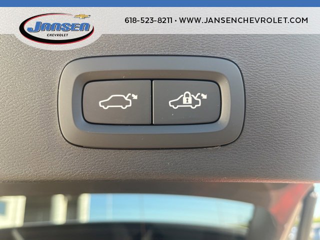 Used 2025 Volvo XC40 B5 Plus image 9