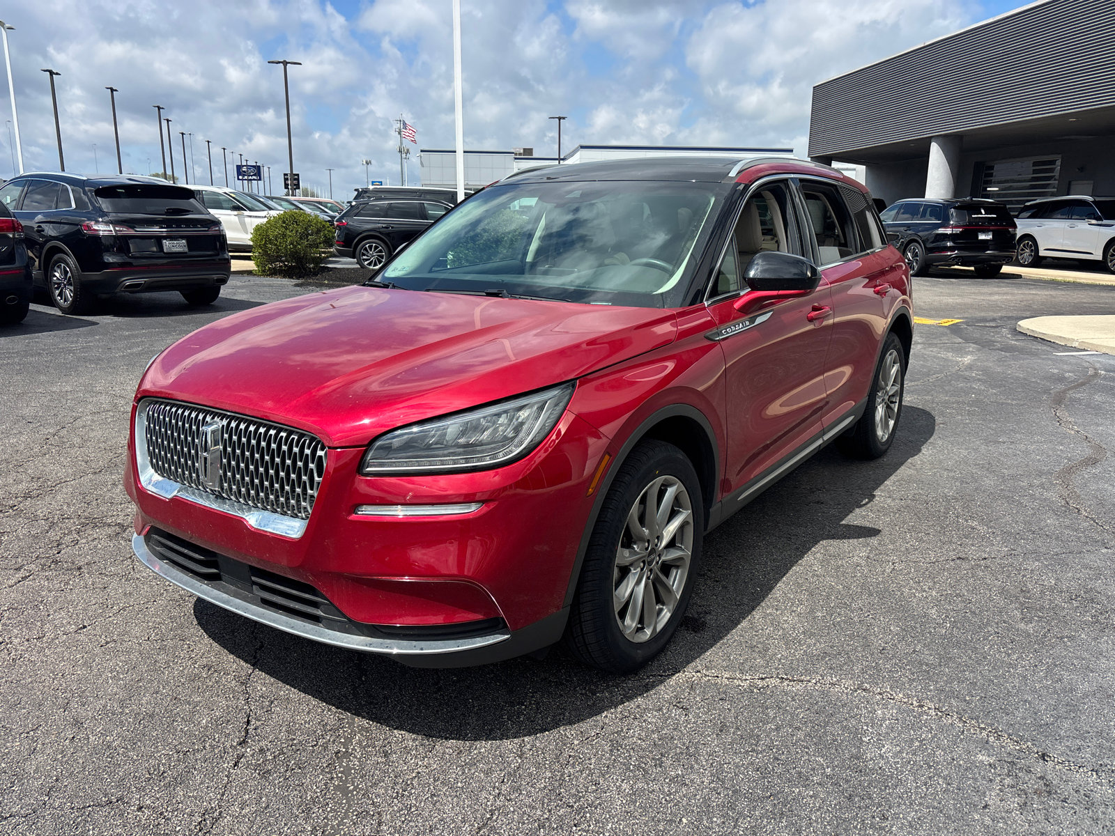 Used 2022 Lincoln Corsair AWD w/ Premium Package image 3