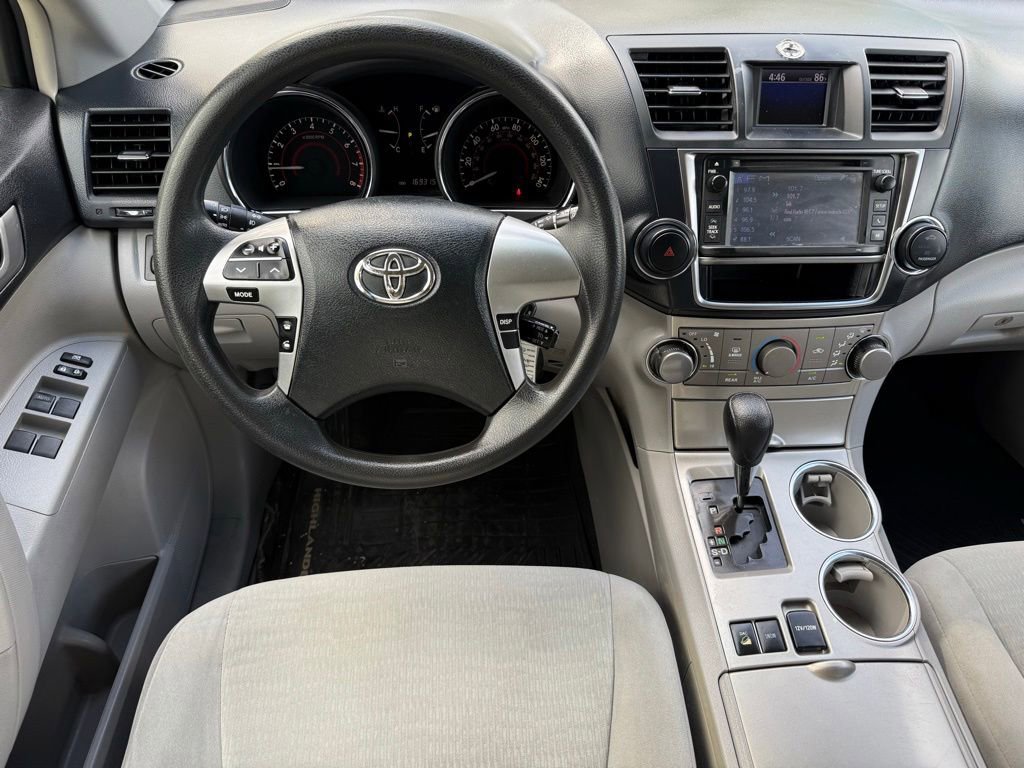 Used 2013 Toyota Highlander Plus AWD/4WD image 10