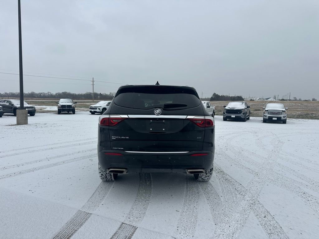 Used 2024 Buick Enclave Essence w/ Sport Touring Edition image 5