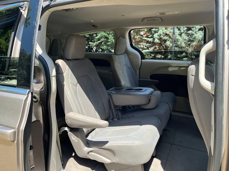Used 2017 Chrysler Pacifica Touring FWD image 39
