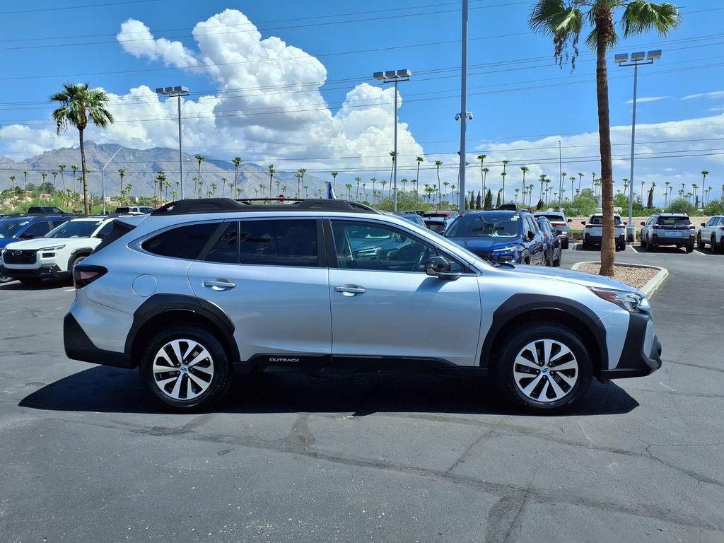 Used 2023 Subaru Outback Premium AWD/4WD image 9