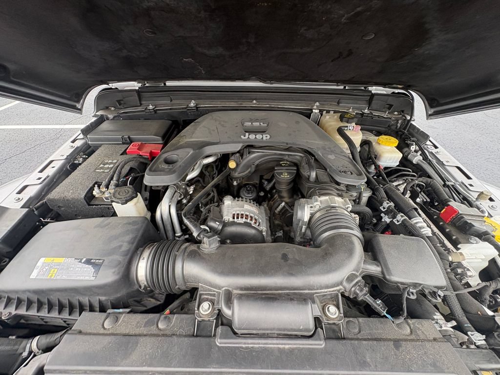 Used 2018 Jeep Wrangler Unlimited Sahara AWD/4WD image 19