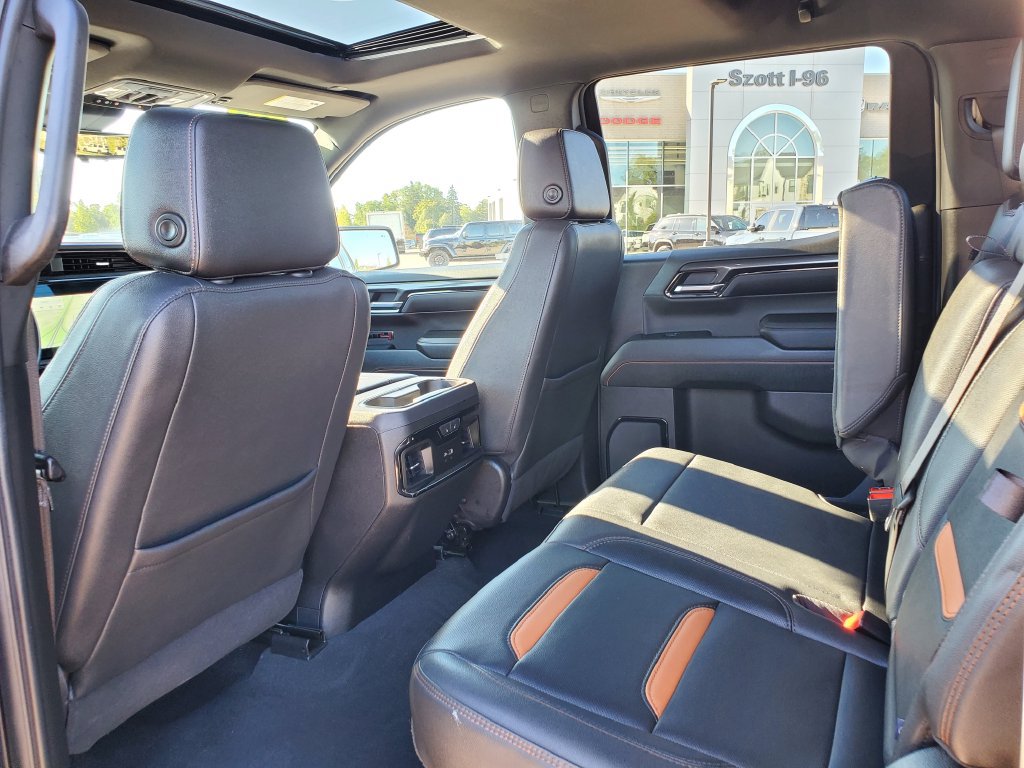 Used 2023 GMC Sierra 1500 AT4 w/ Technology Package AWD/4WD image 11