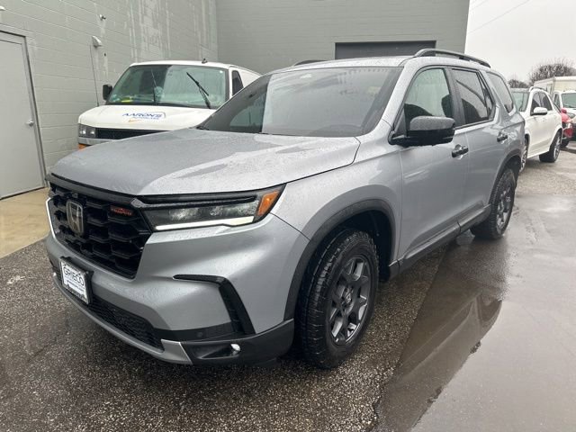 Used 2024 Honda Pilot TrailSport image 3