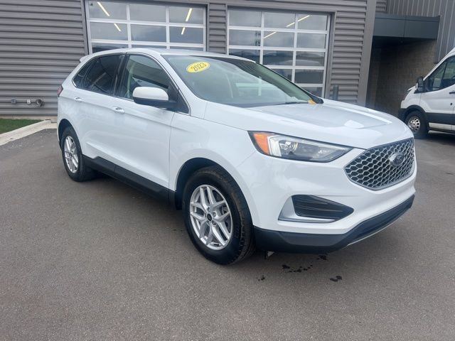 Used 2023 Ford Edge SEL image 3