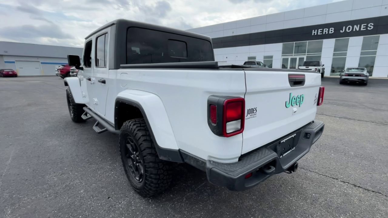 Used 2022 Jeep Gladiator Willys AWD/4WD image 2
