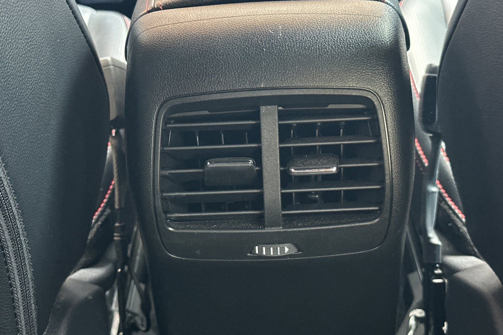 Used 2025 Ford Escape ST-Line Elite w/ Premium Technology Package image 17