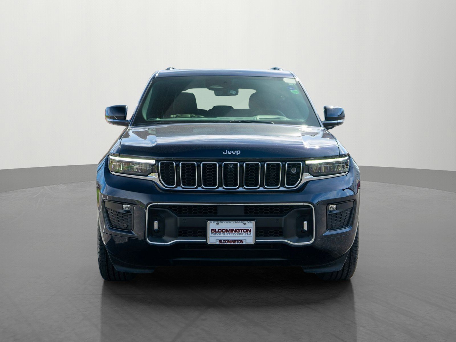 Used 2023 Jeep Grand Cherokee Overland w/ Adv Protech Group III AWD/4WD image 2