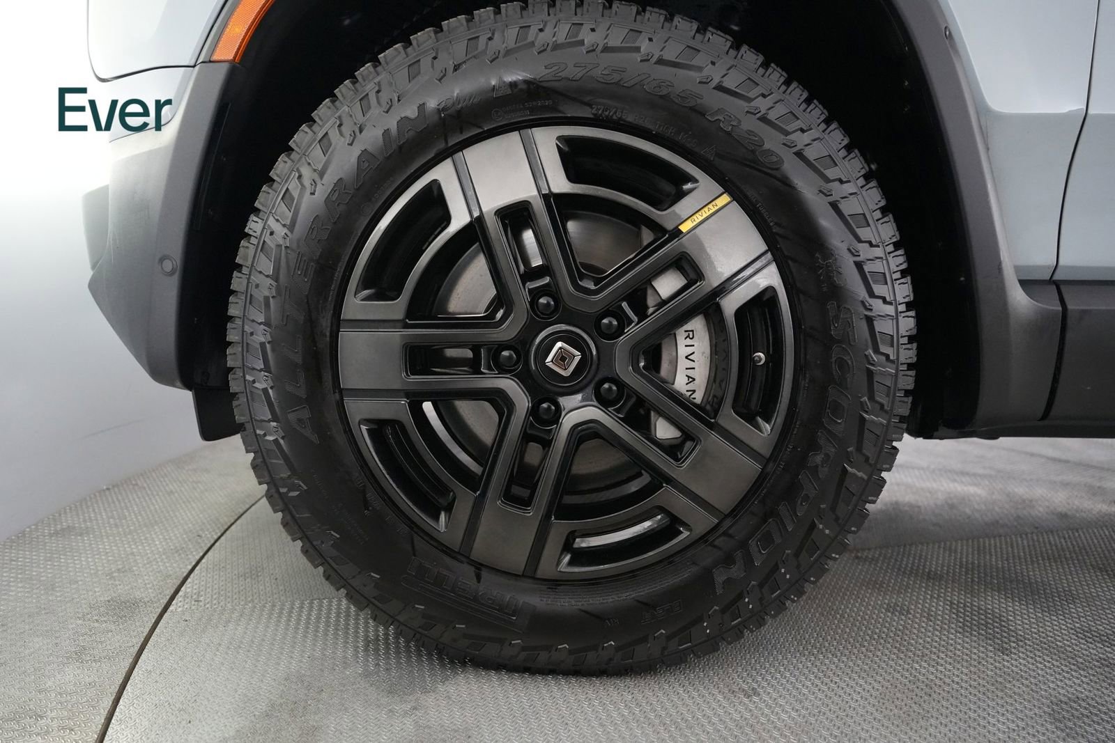 Used 2024 Rivian R1S Adventure image 19