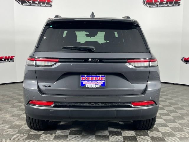 New 2025 Jeep Grand Cherokee Laredo image 7