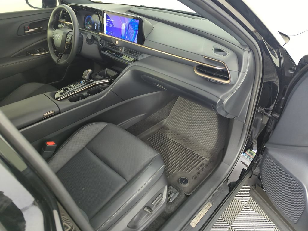 Used 2025 Toyota Crown AWD/4WD image 33