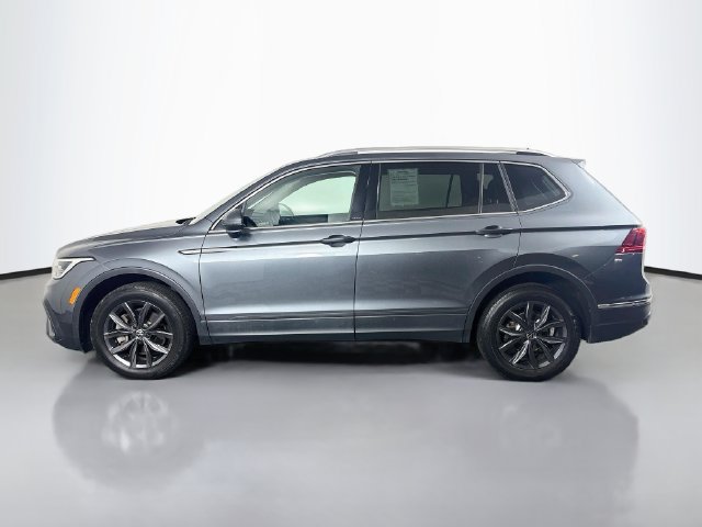 Certified 2023 Volkswagen Tiguan SE w/ Panoramic Sunroof Package AWD/4WD image 4