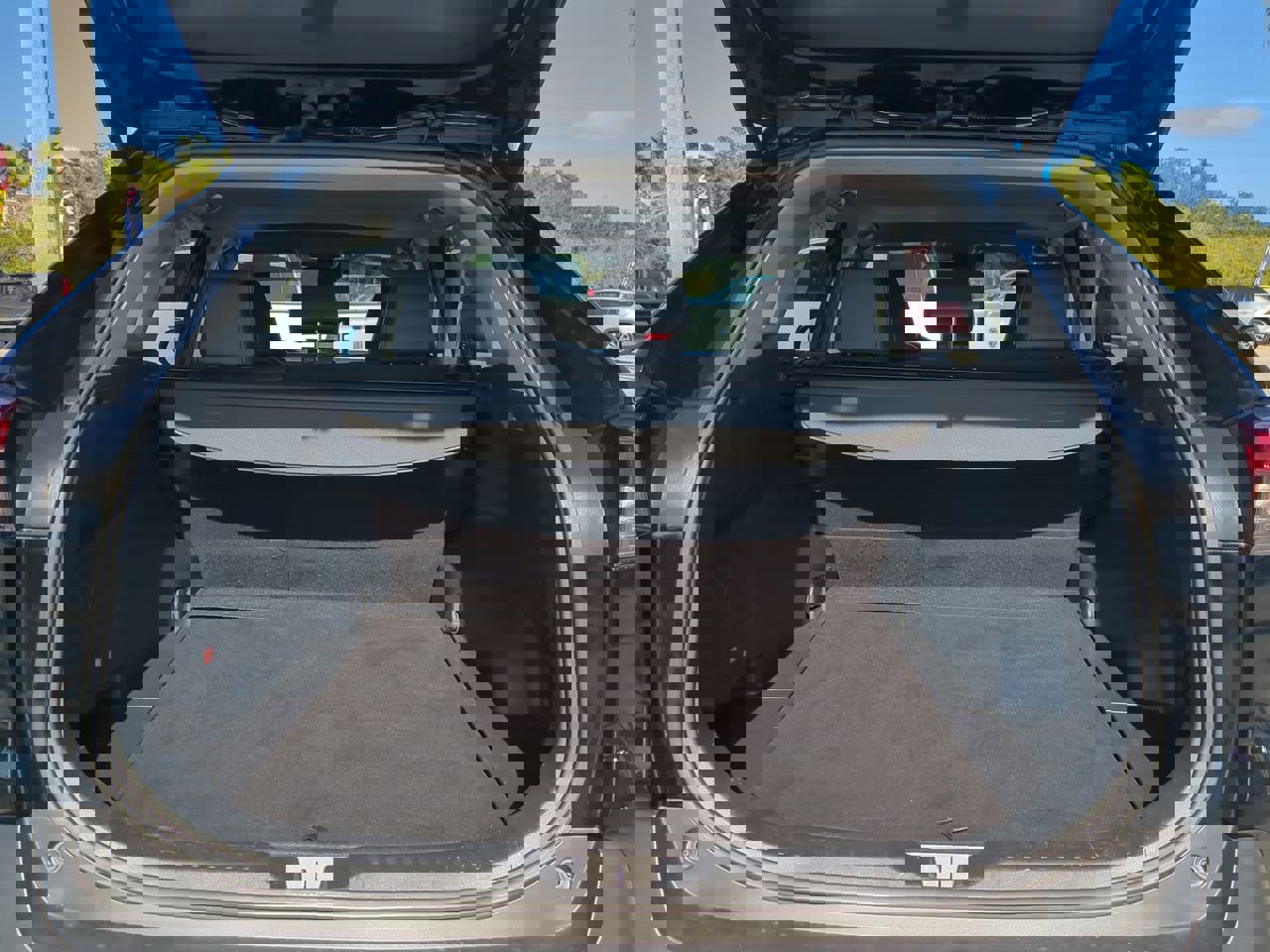 Used 2020 Toyota RAV4 Limited image 11