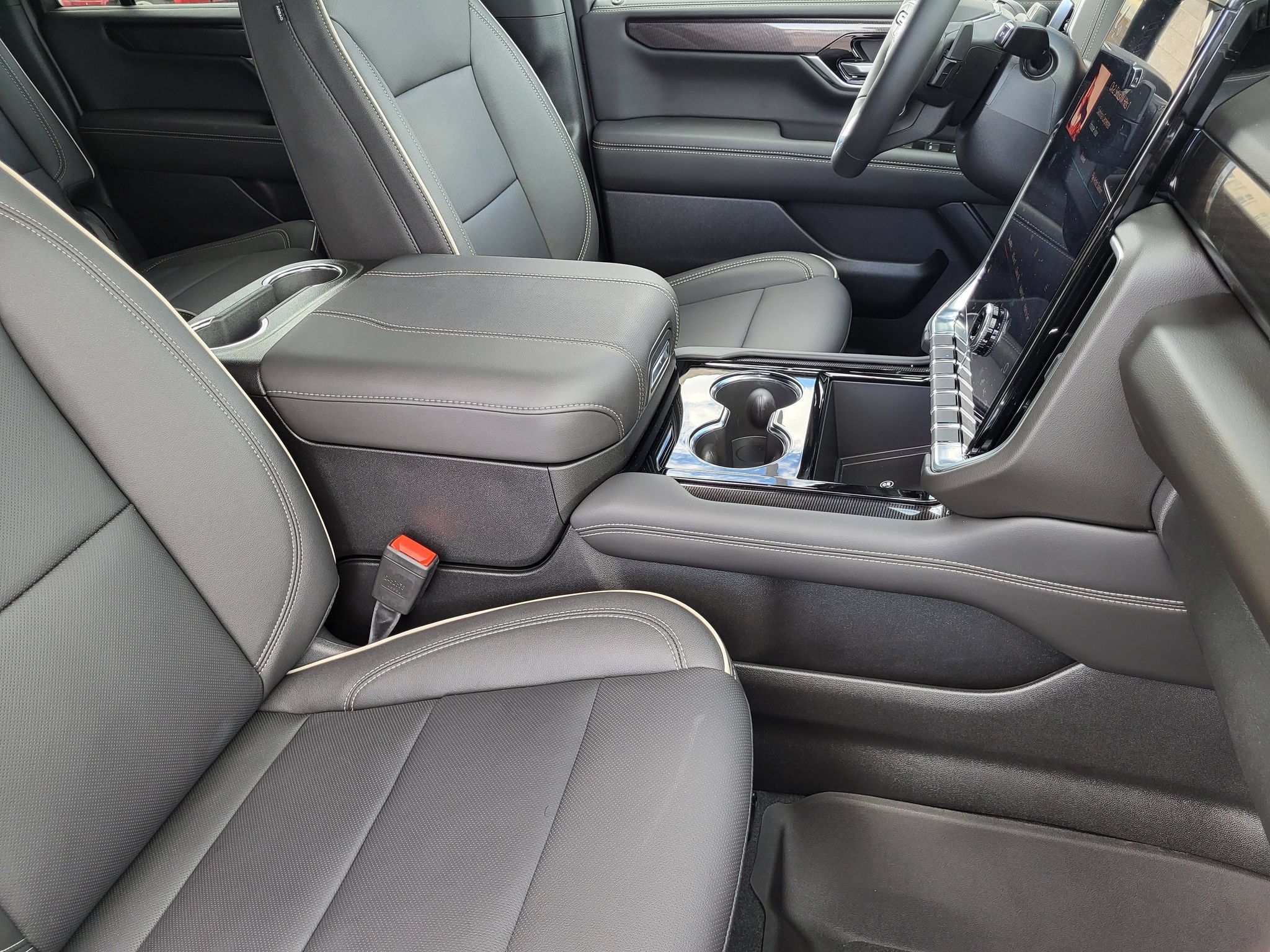New 2026 GMC Yukon XL Elevation w/ Elevation Premium Package AWD/4WD image 9