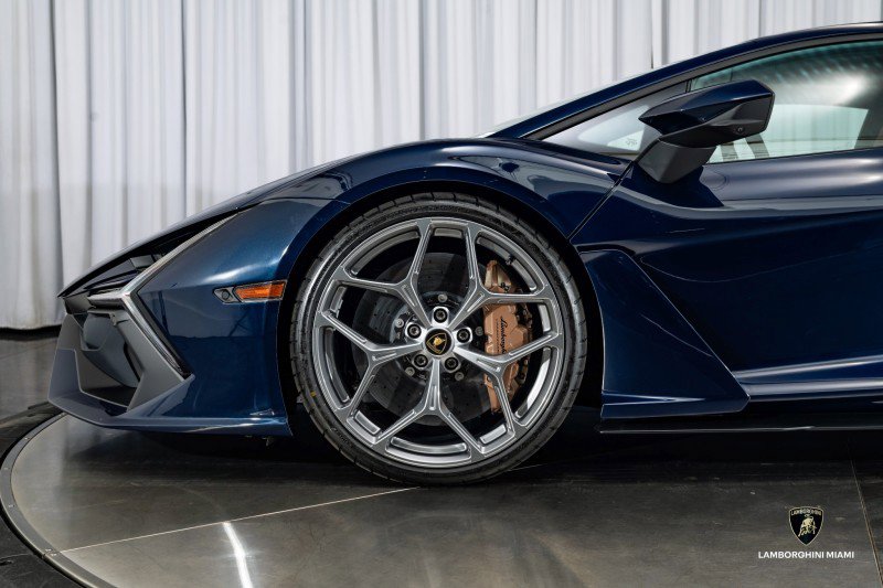 Used 2025 Lamborghini Revuelto image 12