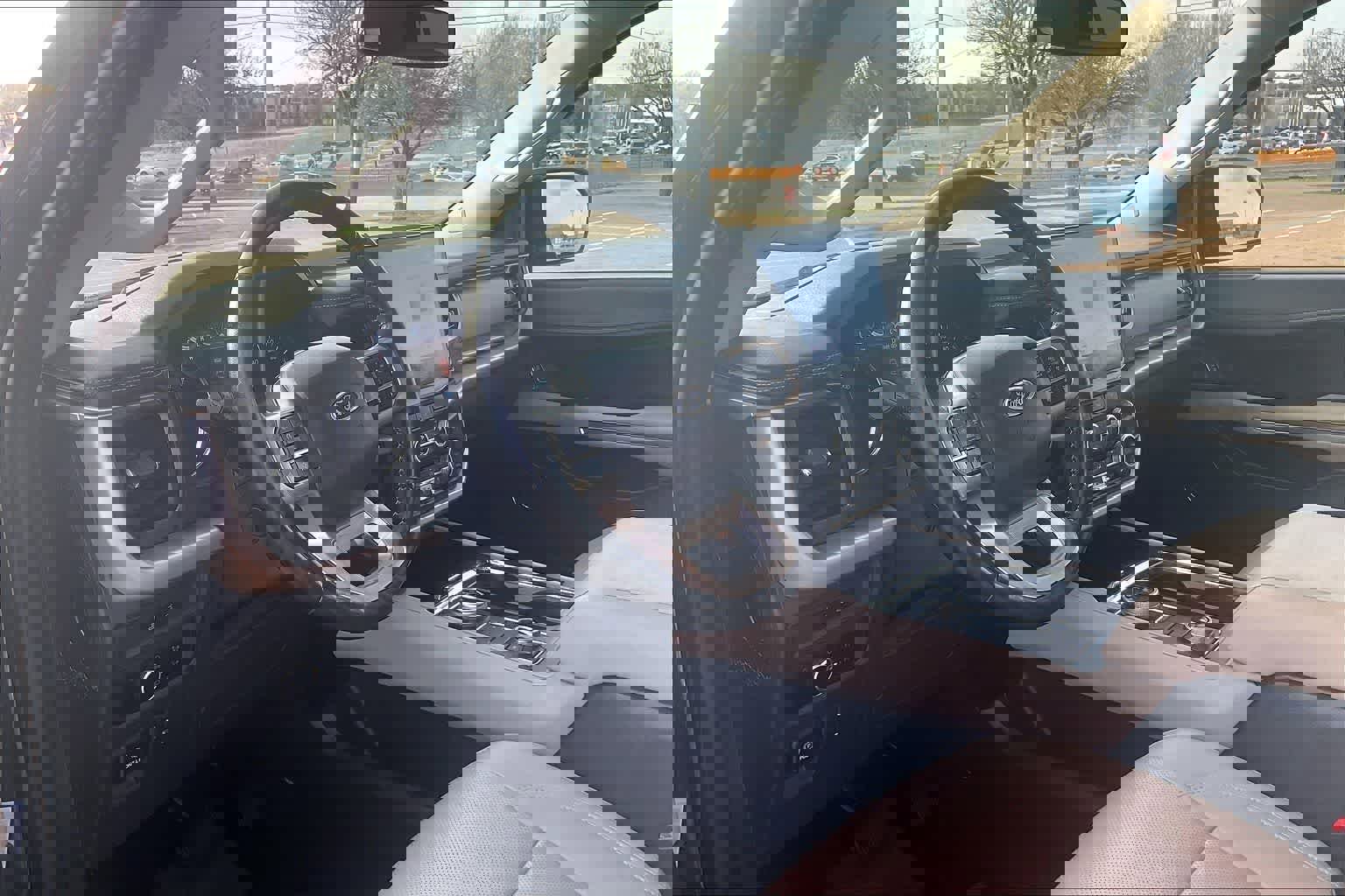 Used 2024 Ford Expedition Max XLT image 2