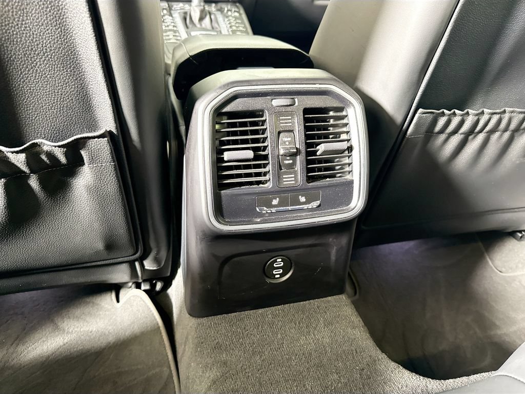 Certified 2020 Porsche Macan AWD/4WD image 20