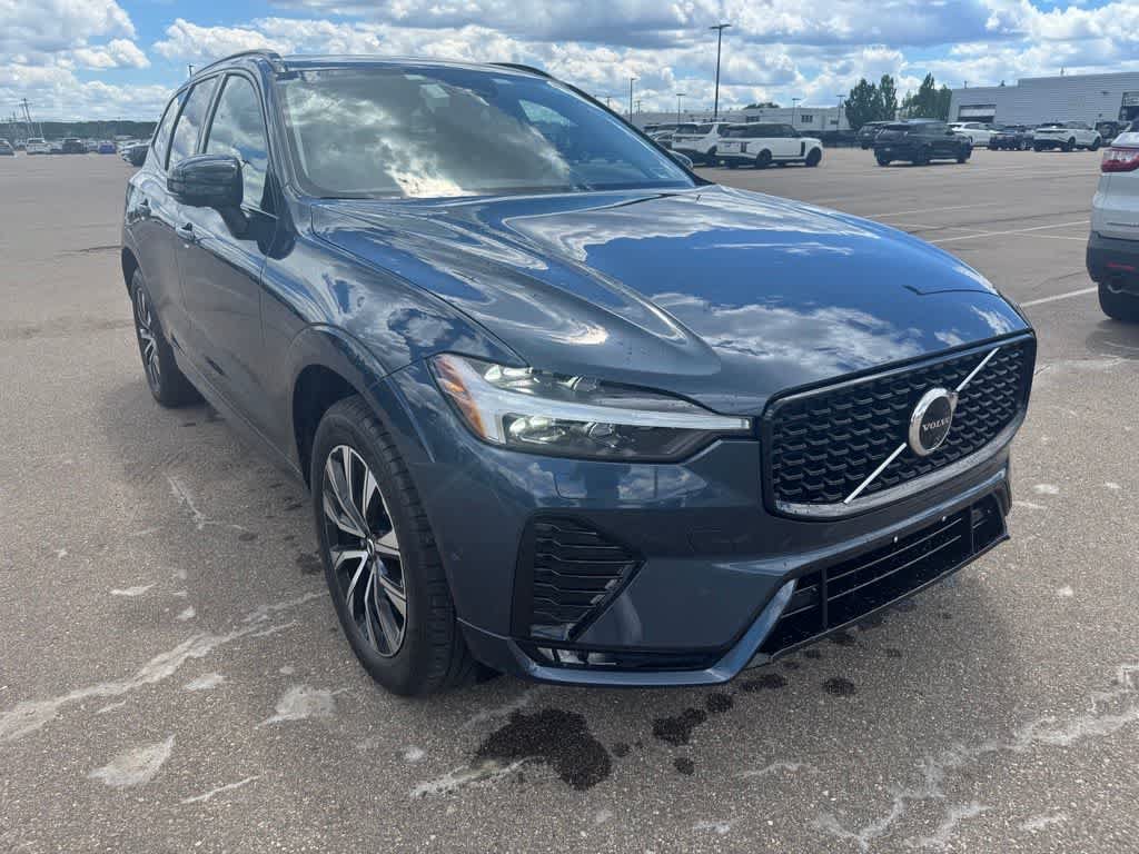 Used 2025 Volvo XC60 B5 Plus AWD/4WD image 3