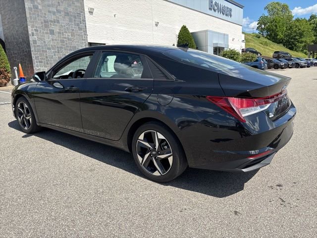 Used 2023 Hyundai Elantra SEL w/ Convenience Package FWD image 3