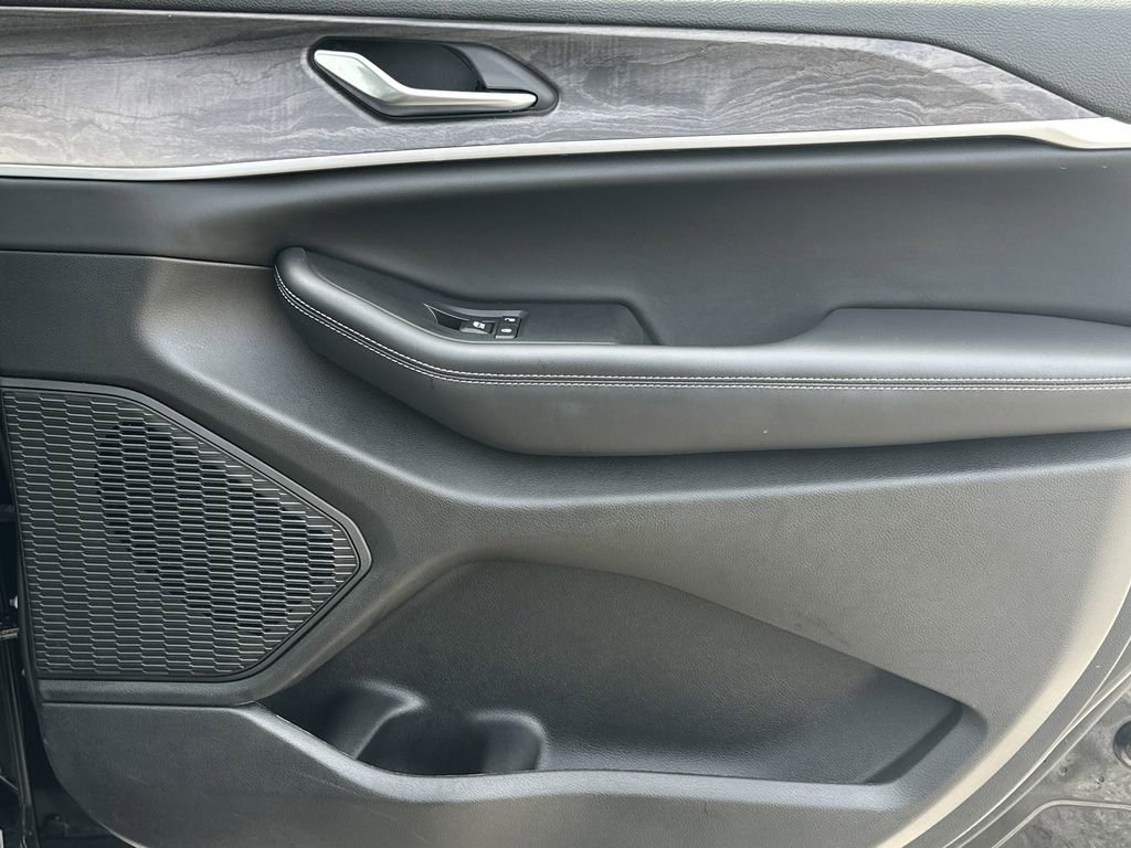 Used 2023 Jeep Grand Cherokee L Limited w/ Rear Seat Video Group I image 15